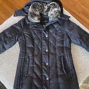 Size S women’s winter jacket with Sherpa neck. Zipper and button fromt
